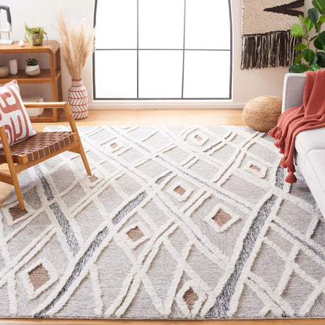 Safavieh Casablanca 10'-0" x 14'-0" Rug in Grey / Ivory
