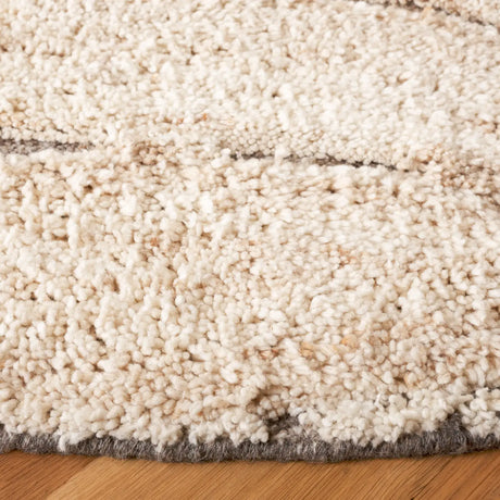 Safavieh Casablanca 6'-0" x 6'-0" Rug in Natural / Beige