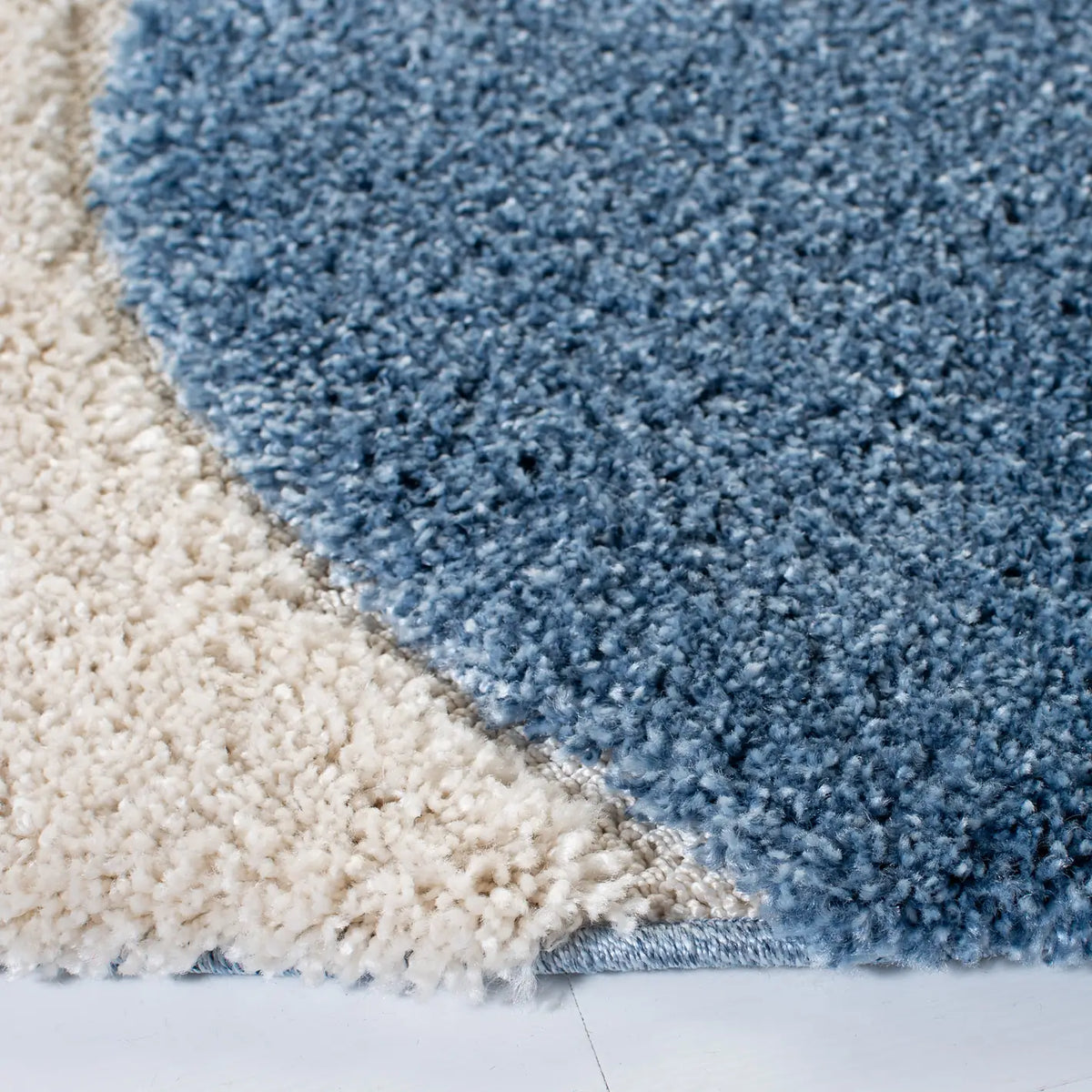 Safavieh Florida Shag 6'-7" x 6'-7" Rug in Blue / Ivory