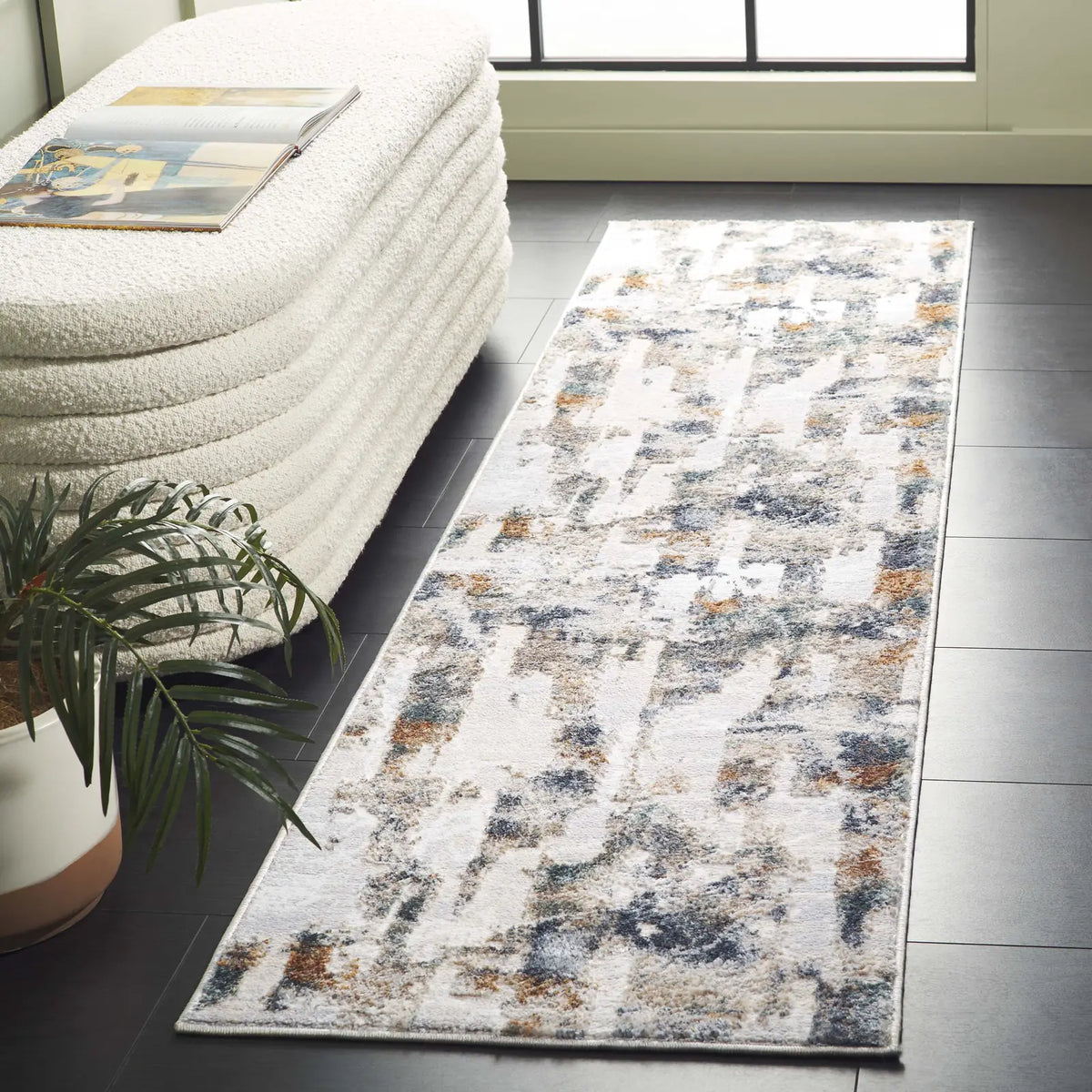 Safavieh Alenia 100 2'-0" x 8'-0" Rug in Grey / Beige