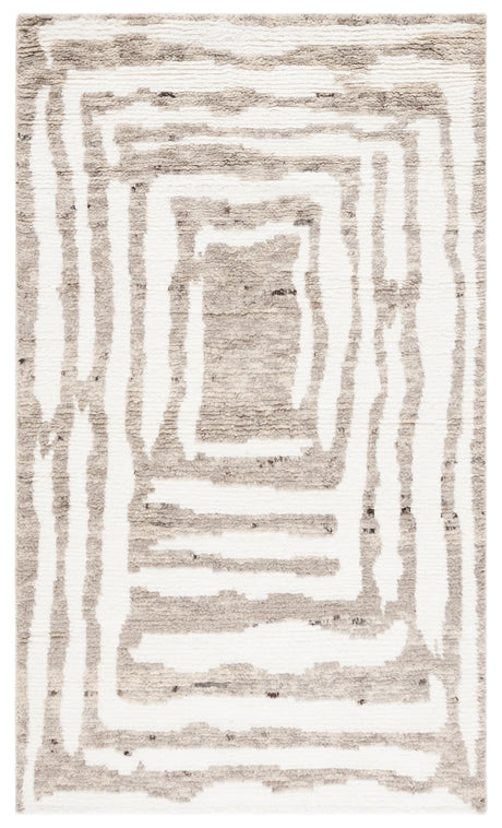 Safavieh Casablanca 4'-0" x 6'-0" Rug in Ivory / Light Brown