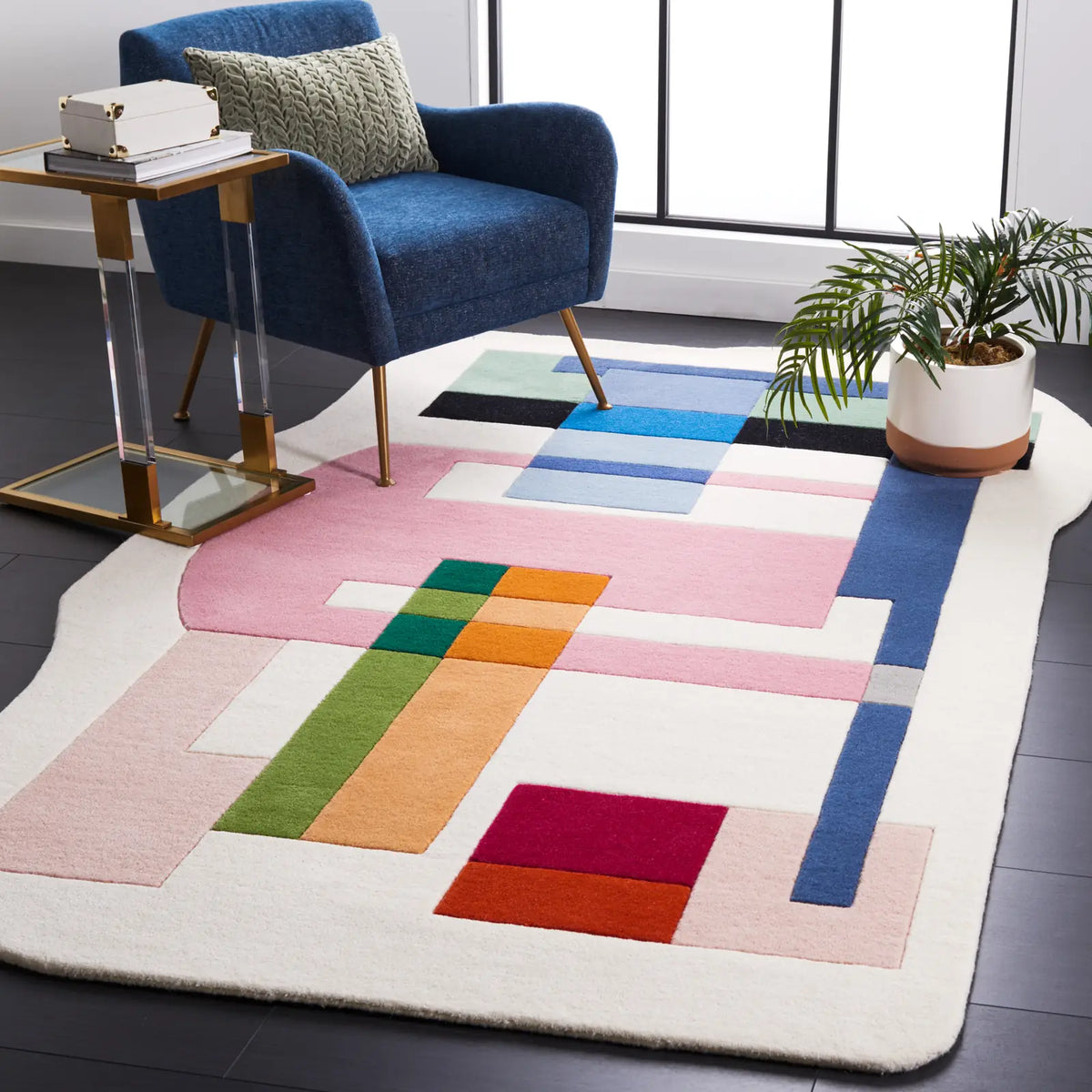 Safavieh Fifth Avenue 5'-0" x 8'-0" Rug in Ivory / Pink