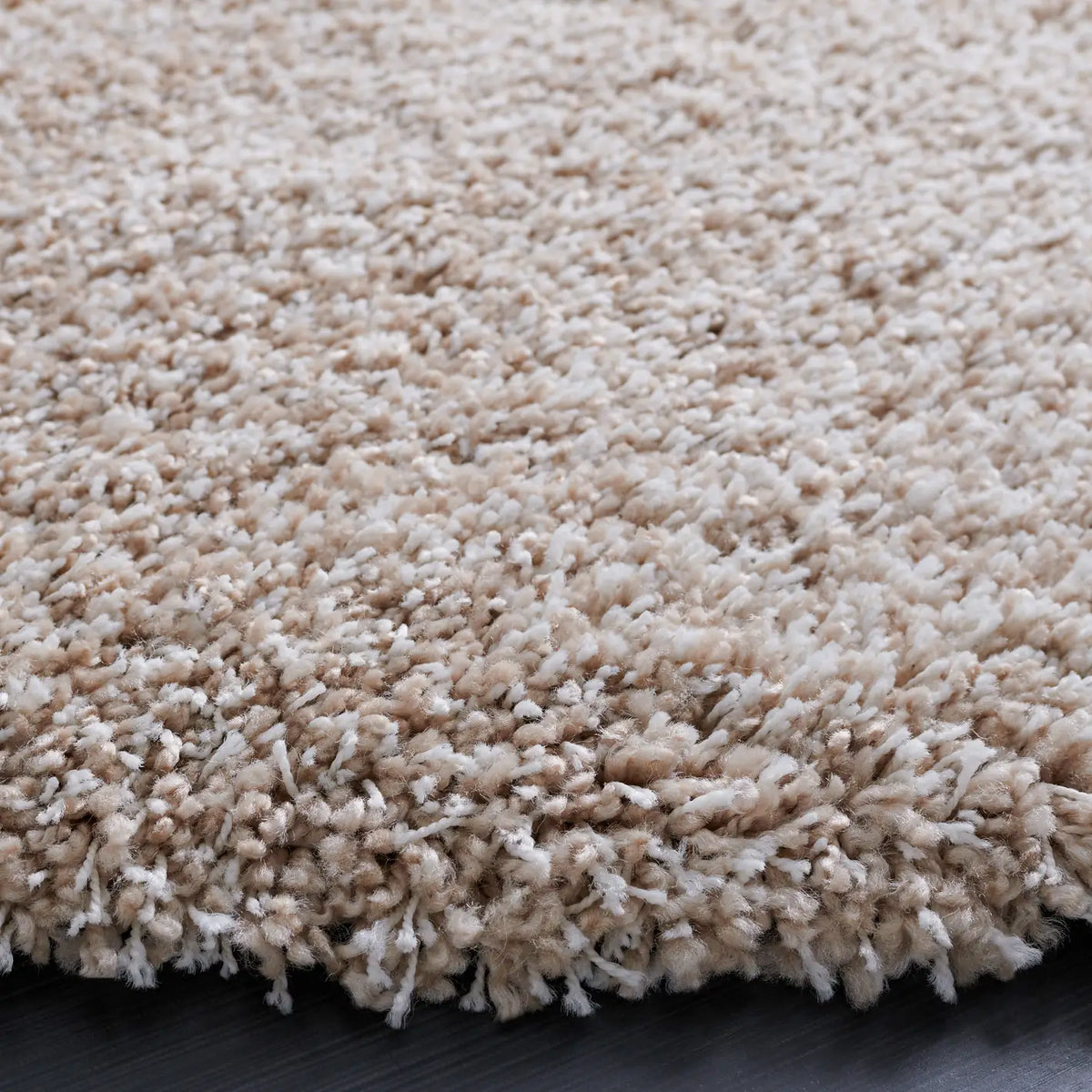 Safavieh Santa Monica Shag 6'-7" x 6'-7" Rug in Beige
