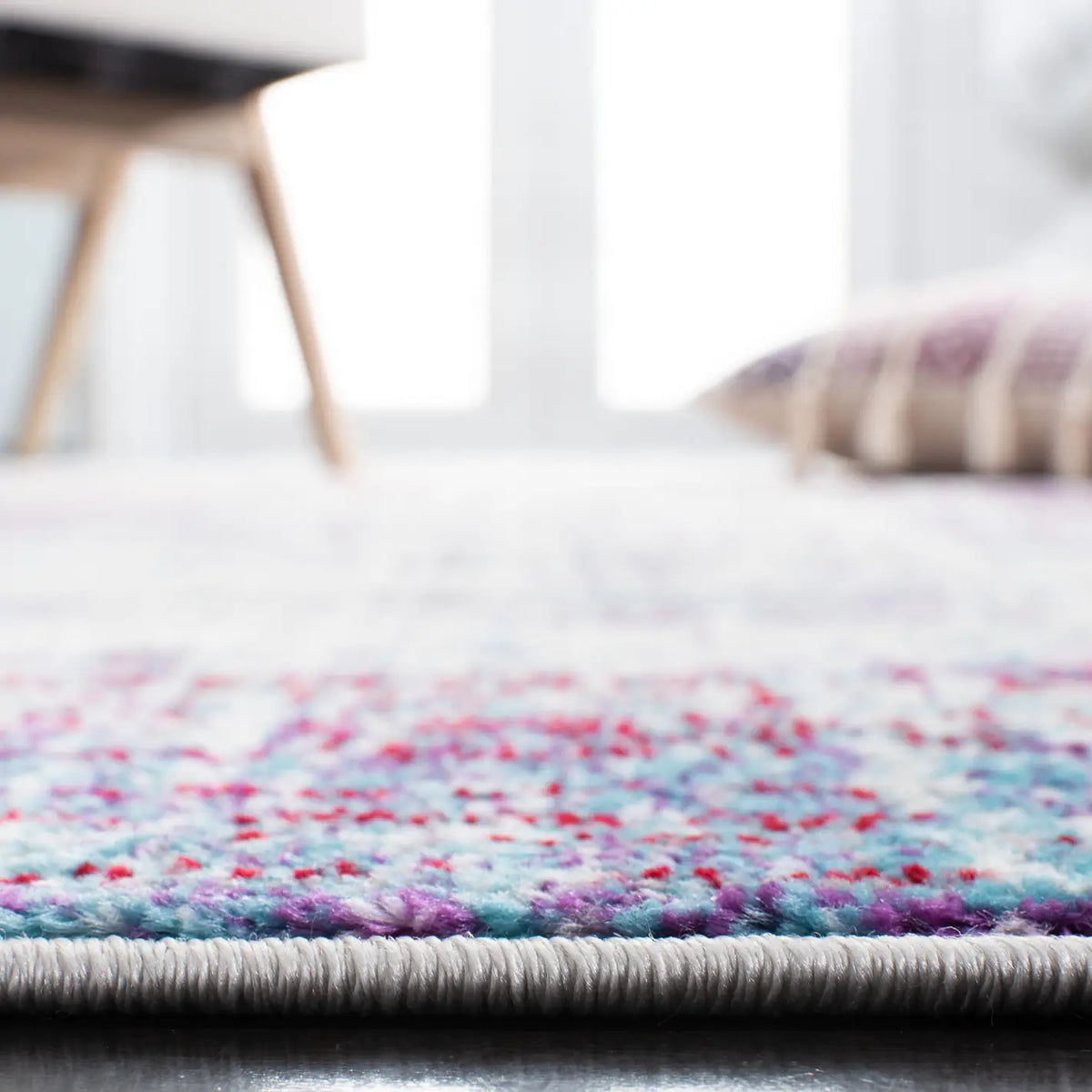 Safavieh Skyler 4'-0" x 6'-0" Rug in Silver / Purple