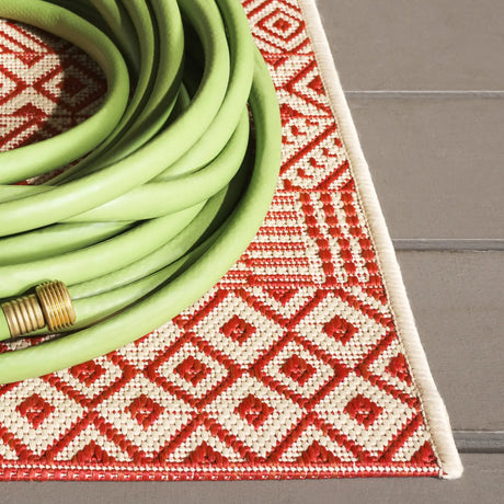 Safavieh Courtyard 4'-0" x 5'-7" Rug in Beige / Red