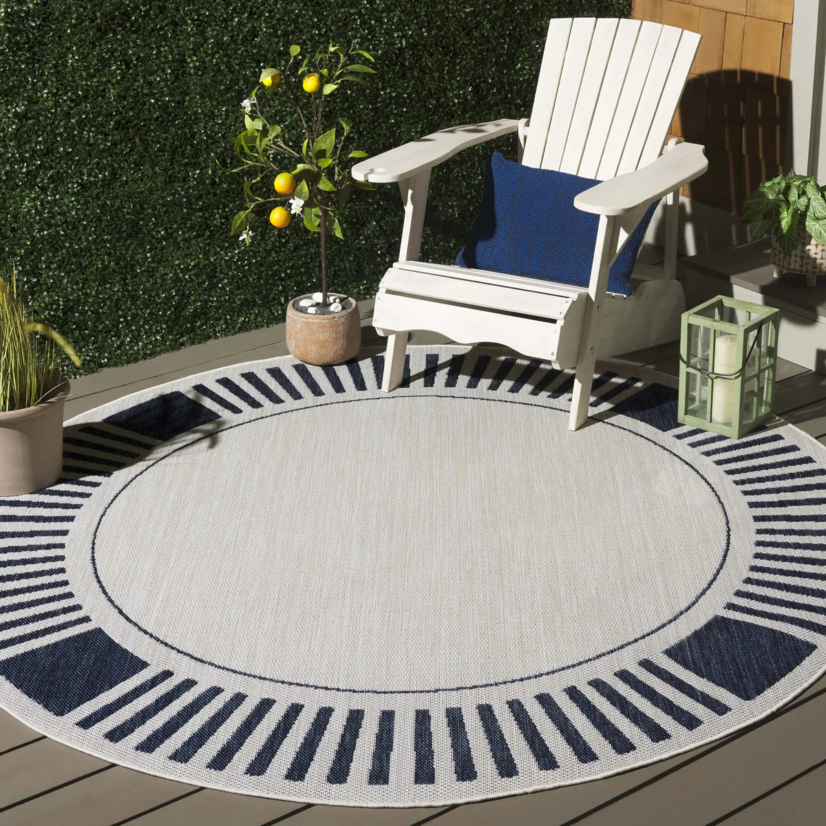 Safavieh Beach House 6'-7" x 6'-7" Rug in Ivory / Navy
