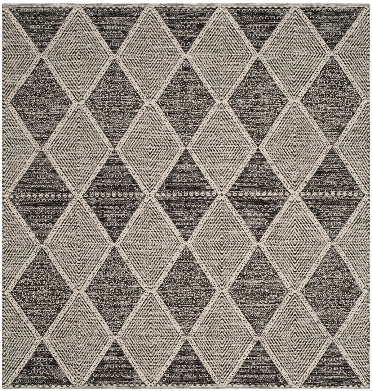 Safavieh Montauk 6'-0" x 6'-0" Rug in Black