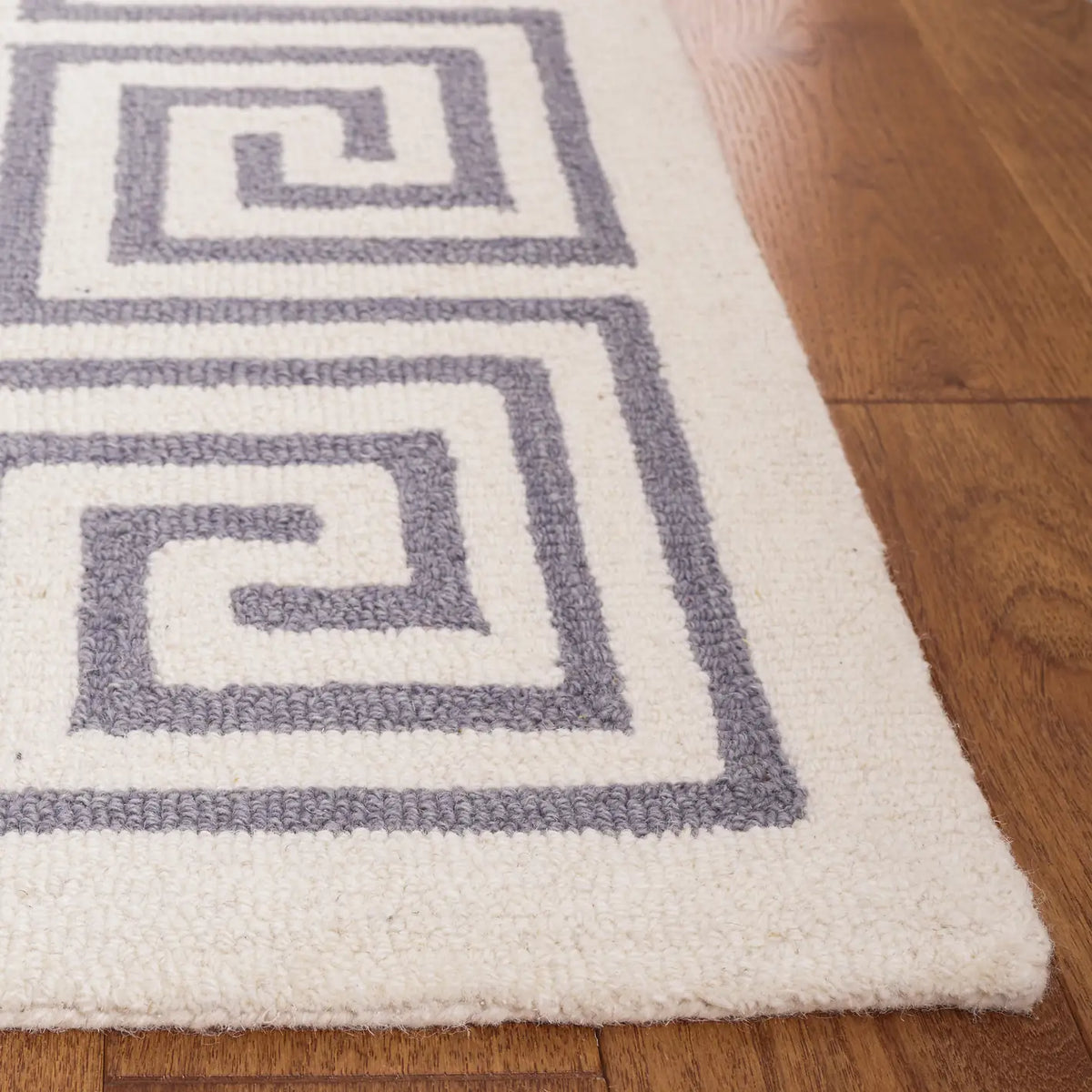 Safavieh Metro 4'-0" x 6'-0" Rug in Ivory / Grey