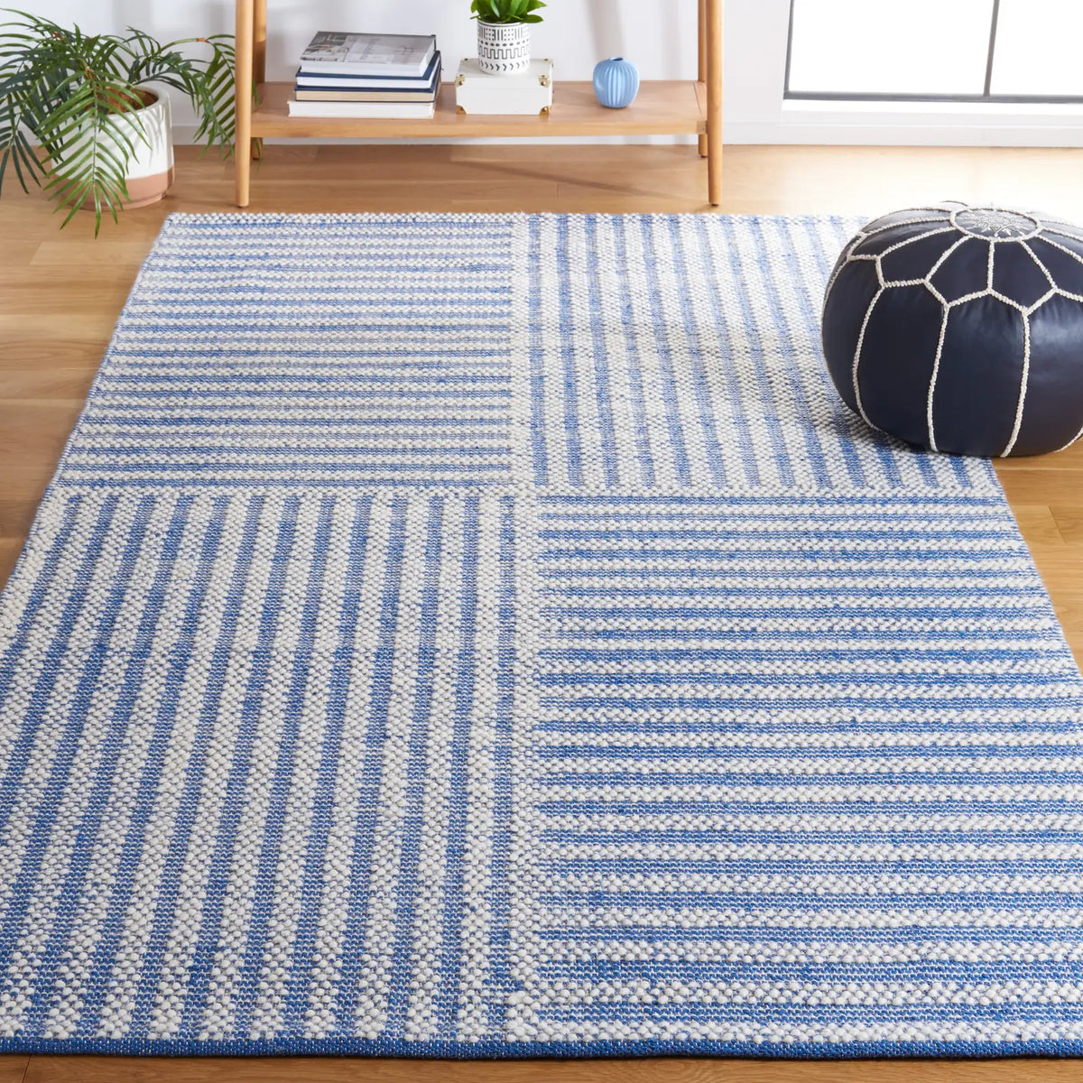 Safavieh Natura 4'-0" x 6'-0" Rug in Ivory / Blue