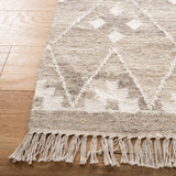 Safavieh Natural Kilim 6'-0" x 9'-0" Rug in Natural / Ivory