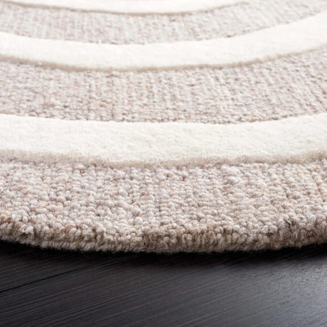 Safavieh Novelty 5'-0" x 5'-0" Rug in Beige / Ivory