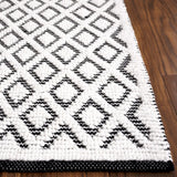 Safavieh Vermont 4'-0" x 6'-0" Rug in Ivory / Black