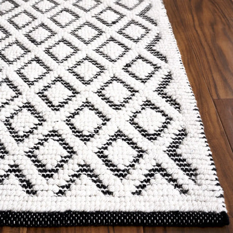 Safavieh Vermont 4'-0" x 6'-0" Rug in Ivory / Black