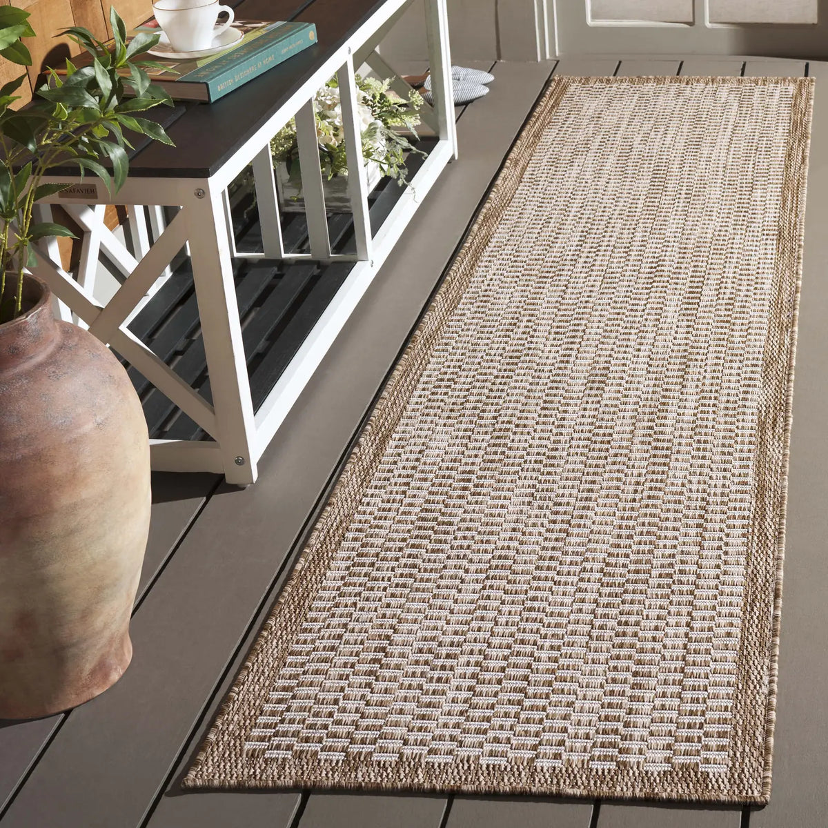 Safavieh Beach House 2'-0" x 8'-0" Rug in Brown / Ivory