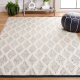 Safavieh Natura 4'-0" x 6'-0" Rug in Black / Ivory