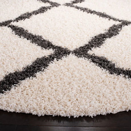 Safavieh Sgd-Dallas Shag 6'-0" x 6'-0" Rug in Ivory / Dark Grey