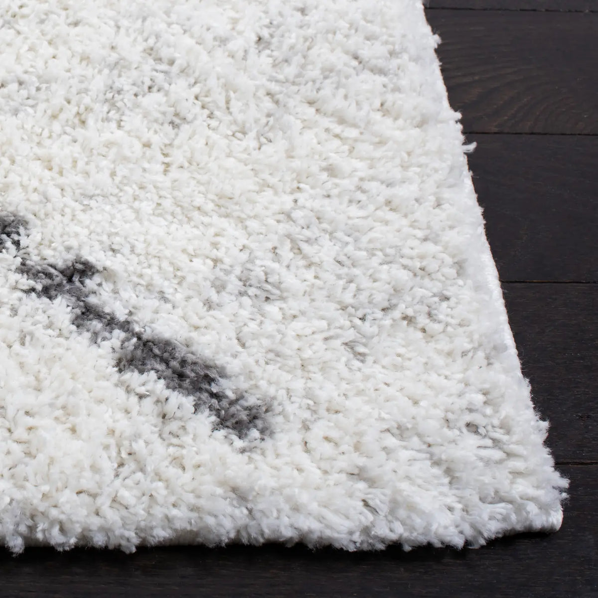 Safavieh Berber Shag 4'-5" x 6'-5" Rug in Cream / Light Grey