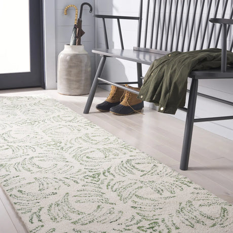 Safavieh Martha Stewart 300 2'-3" x 8'-0" Rug in Ivory / Green
