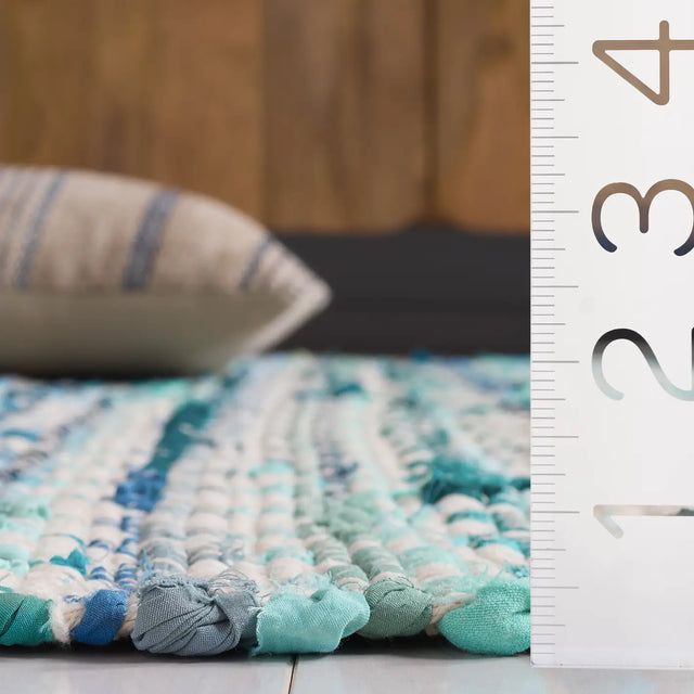Safavieh Montauk 4'-0" x 6'-0" Rug in Turquoise / Ivory