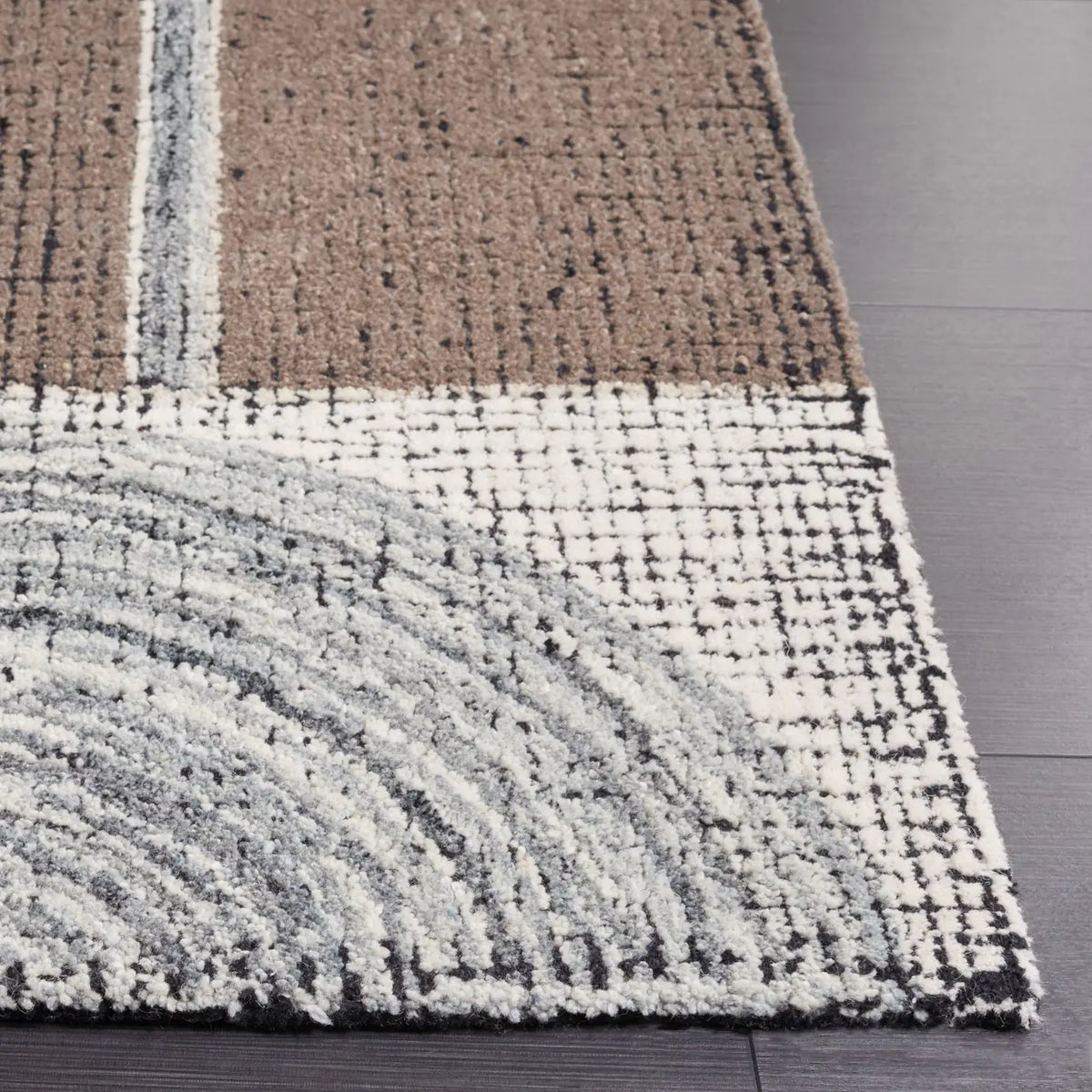 Safavieh Fifth Avenue 5'-0" x 8'-0" Rug in Ivory / Grey