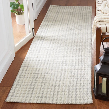 Safavieh Marbella 2'-3" x 9'-0" Rug in Grey / Ivory