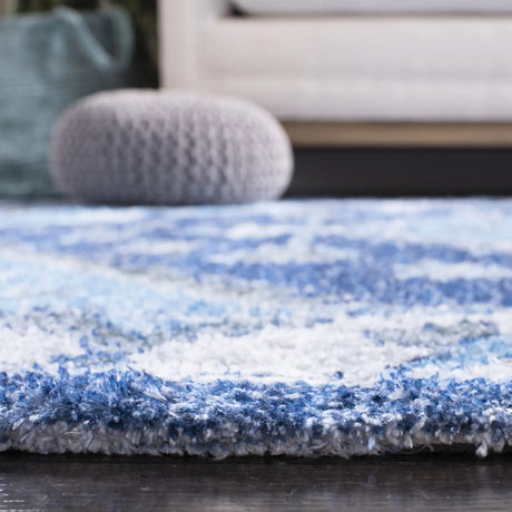Safavieh Saffron 4'-0" x 6'-0" Rug in Blue / Ivory