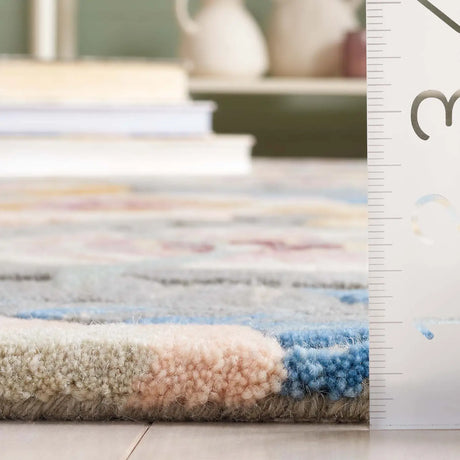Safavieh Bellagio 4'-0" x 6'-0" Rug in Grey / Pink