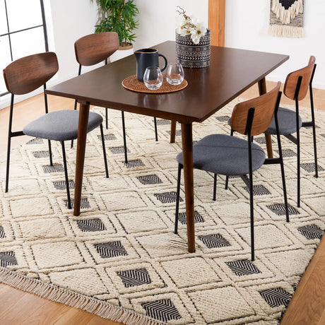 Safavieh Kenya 8'-0" x 10'-0" Rug in Ivory / Black