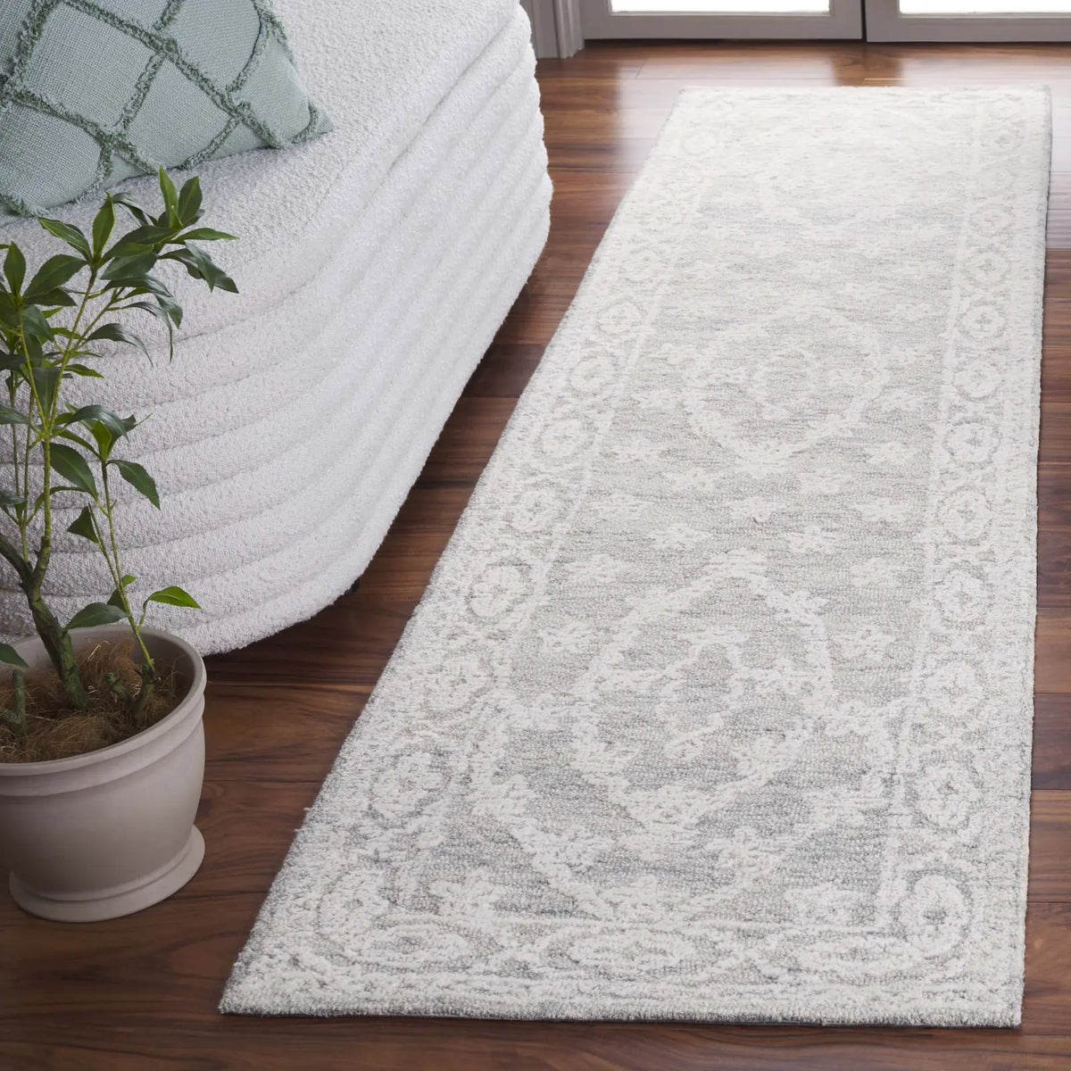 Safavieh Ebony 2'-3" x 9'-0" Rug in Ivory / Light Blue