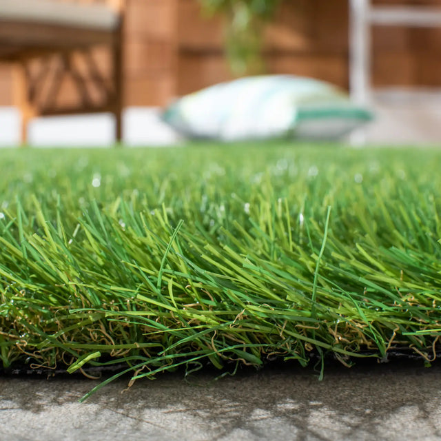 Safavieh Turf 4'-0" x 6'-0" Rug in Green