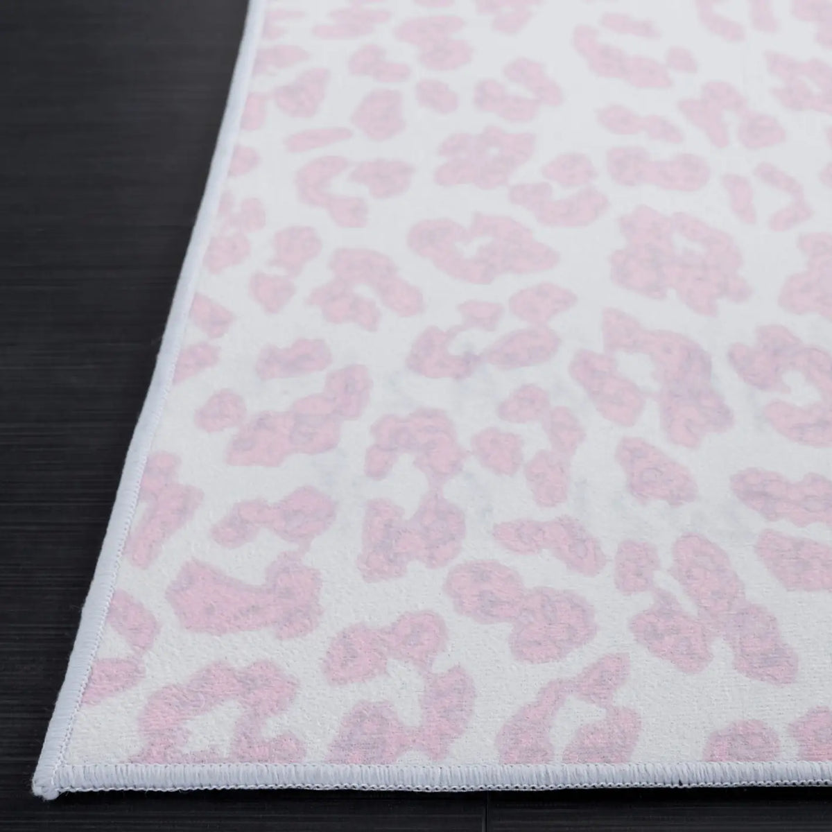 Safavieh Faux Hide 4'-0" x 6'-0" Rug in Ivory / Pink