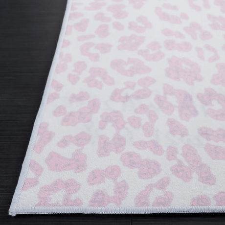 Safavieh Faux Hide 4'-0" x 6'-0" Rug in Ivory / Pink
