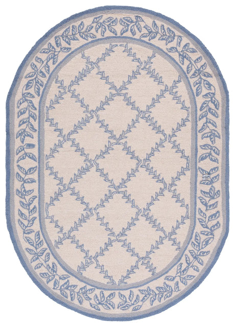 Safavieh Chelsea 4'-6" x 6'-6" Rug in Ivory / Light Blue