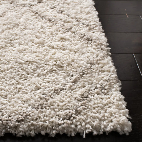 Safavieh Arizona Shag 4'-0" x 6'-0" Rug in Ivory / Beige