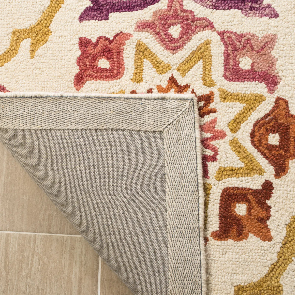 Safavieh Suzani 5'-0" x 8'-0" Rug in Ivory / Rust