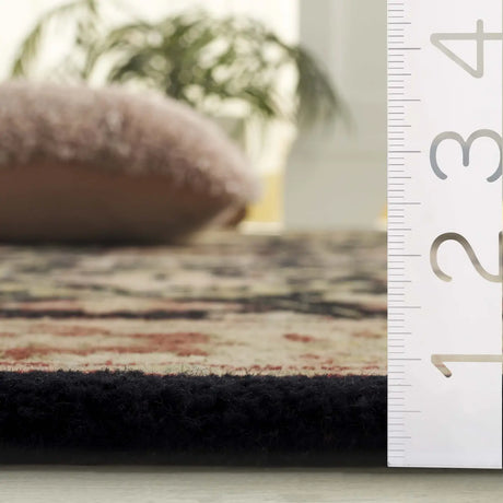 Safavieh Antiquity 4'-0" x 6'-0" Rug in Black
