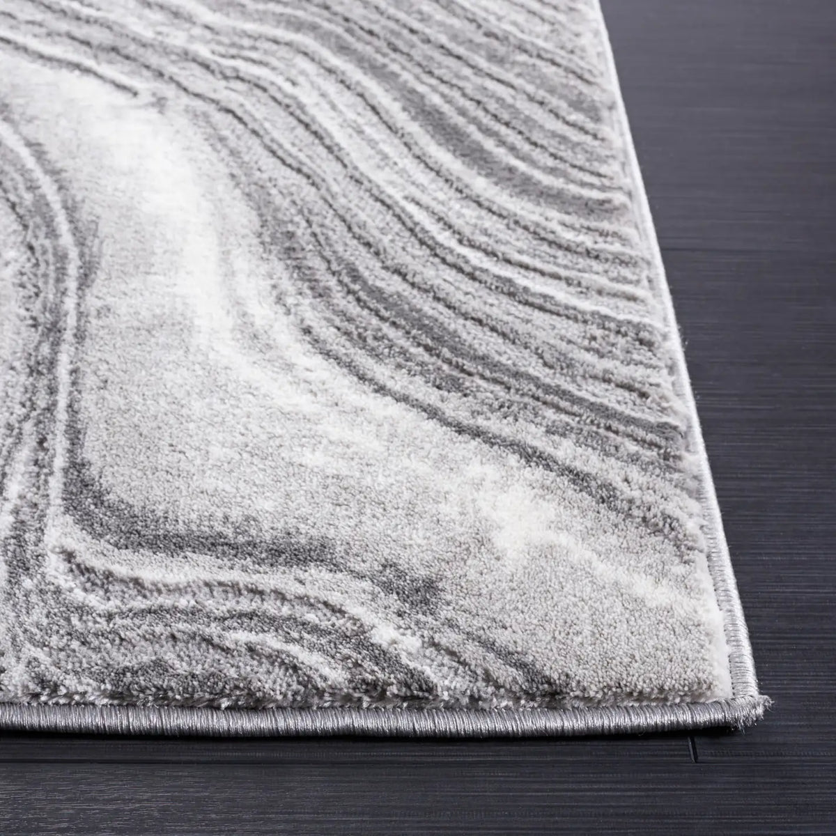 Safavieh Meadow 500 4'-0" x 6'-0" Rug in Grey
