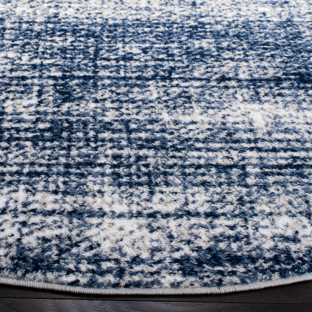 Safavieh Skyler 6'-7" x 6'-7" Rug in Ivory / Navy