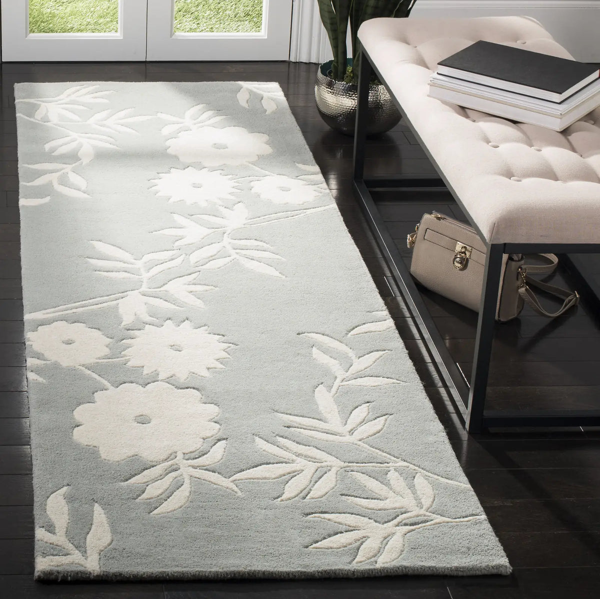 Safavieh Soho 2'-6" x 8'-0" Rug in Grey / Ivory