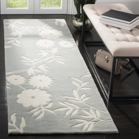 Safavieh Soho 2'-6" x 8'-0" Rug in Grey / Ivory