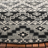 Safavieh Veranda 5'-3" x 5'-3" Rug in Black / Beige