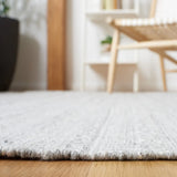 Safavieh Striped Kilim 4'-0" x 6'-0" Rug in Grey / Ivory