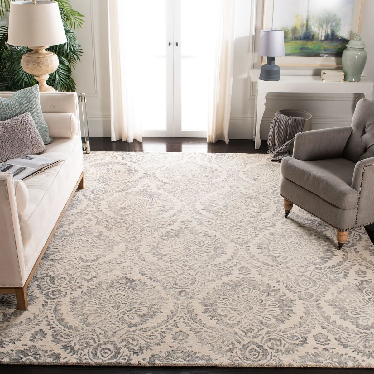 Safavieh Dip Dye 8'-0" x 10'-0" Rug in Silver / Ivory