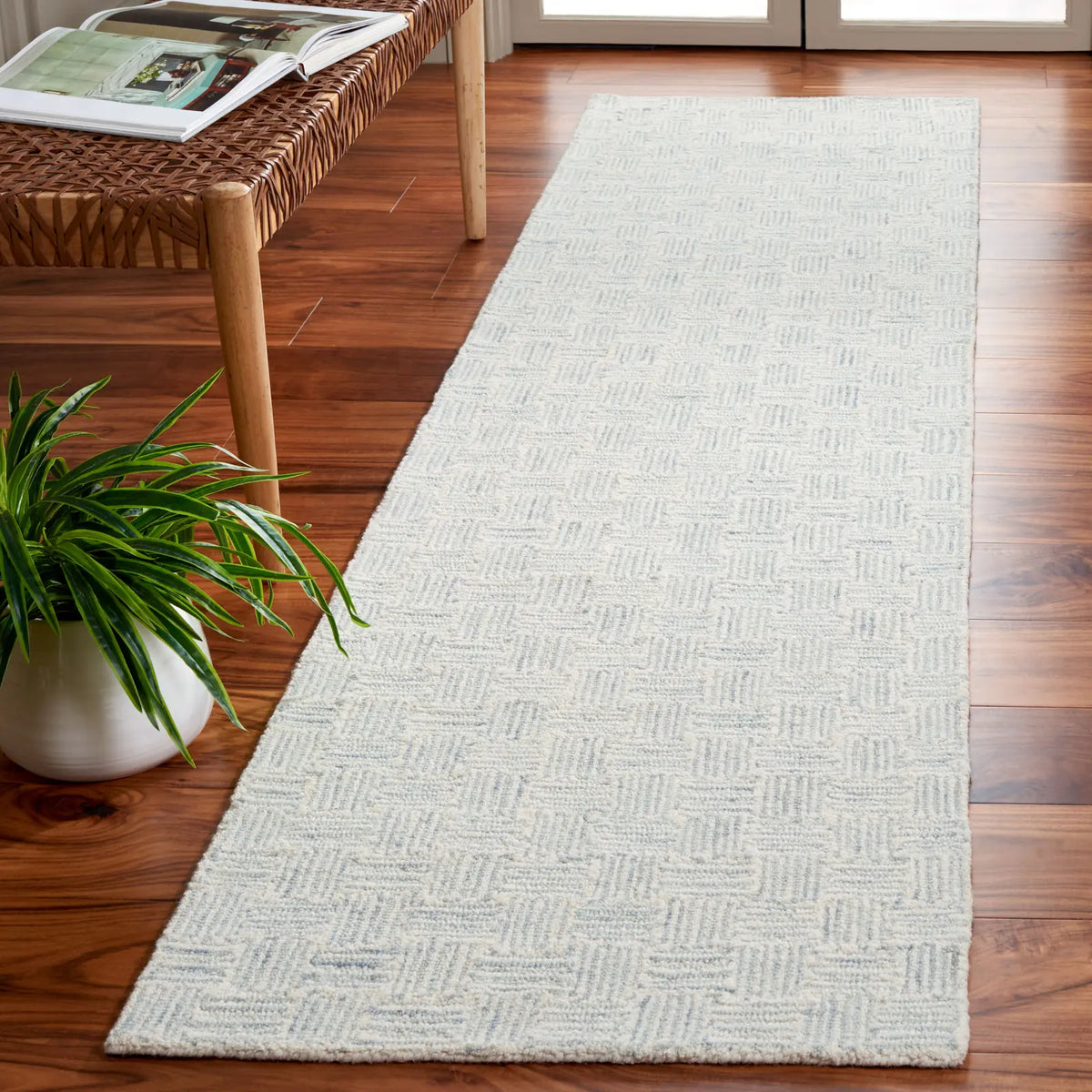 Safavieh Micro-Loop 2'-3" x 9'-0" Rug in Ivory / Grey