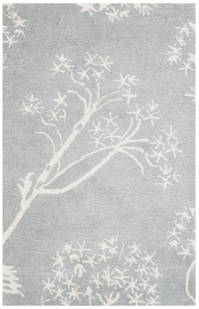 Safavieh Bella 2'-6" x 4'-0" Rug in Light Blue / Ivory