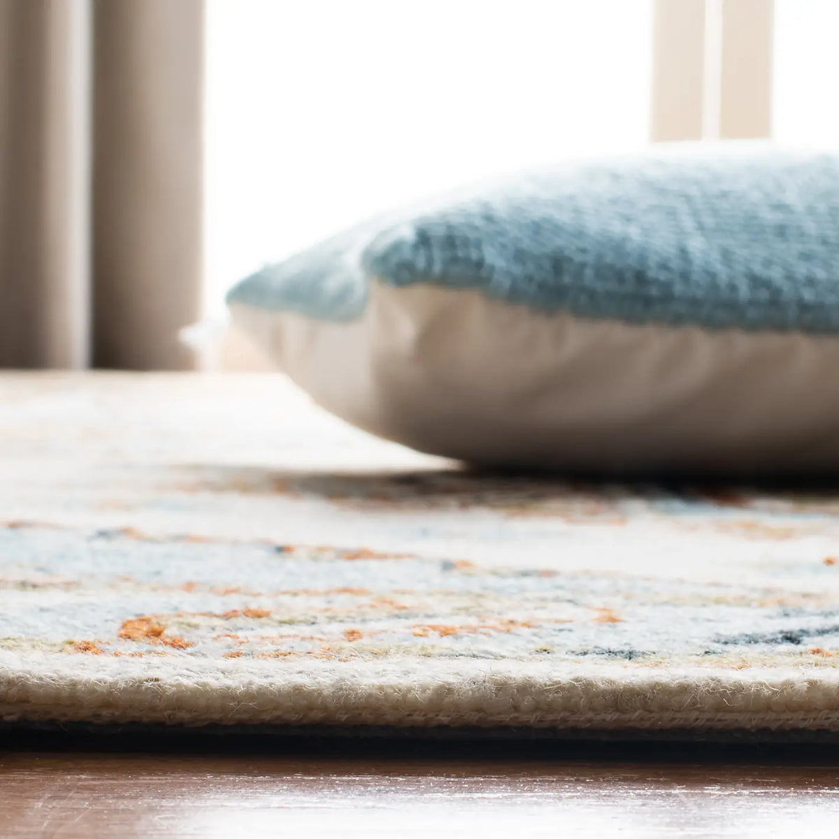 Safavieh Capri 4'-0" x 6'-0" Rug in Ivory / Rust