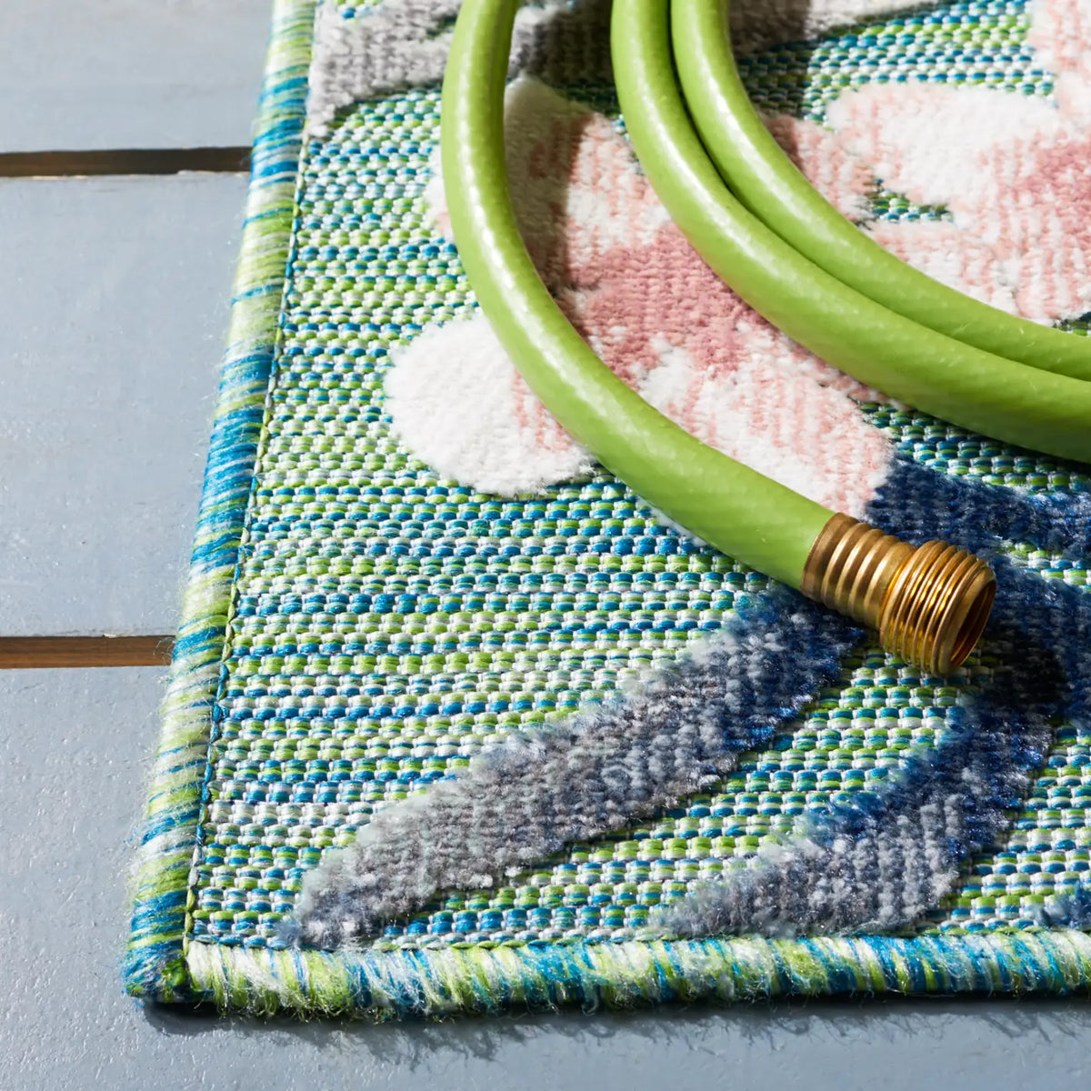 Safavieh Cabana 4'-0" x 6'-0" Rug in Green / Navy