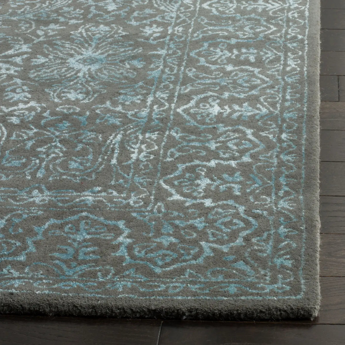 Safavieh Glamour 4'-0" x 6'-0" Rug in Blue / Dark Grey
