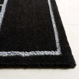 Safavieh Fifth Avenue 4'-0" x 6'-0" Rug in Black / Ivory