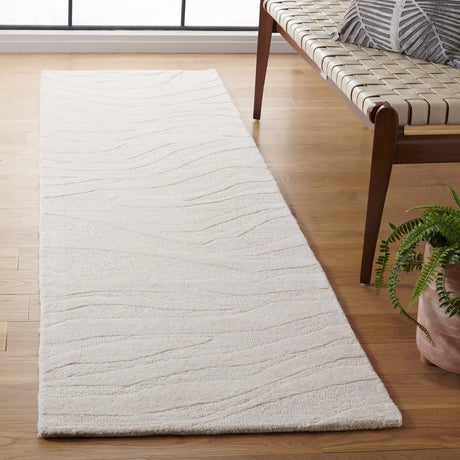 Safavieh Rodeo Drive 2'-3" x 8'-0" Rug in Ivory